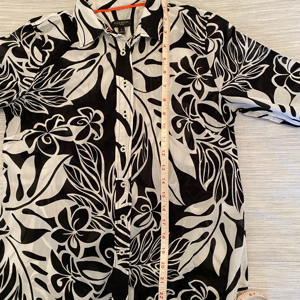 Talbots petite black and white tropical top. - Picture 5 of 8